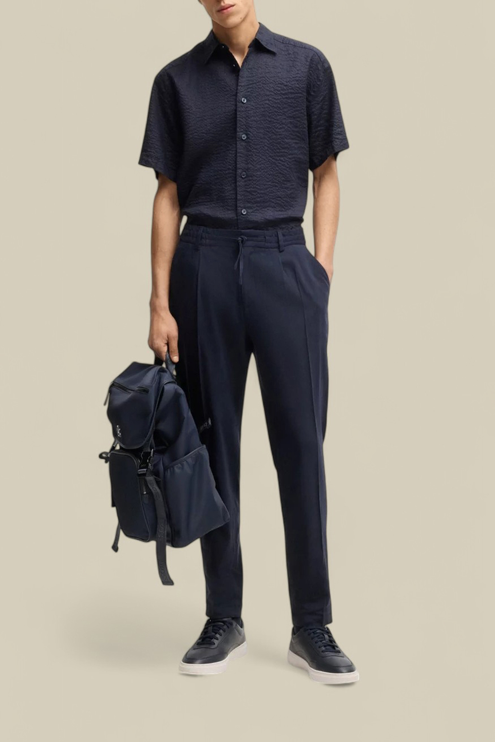 תמונת כל הלוק של חולצה מכופתרת קצרה